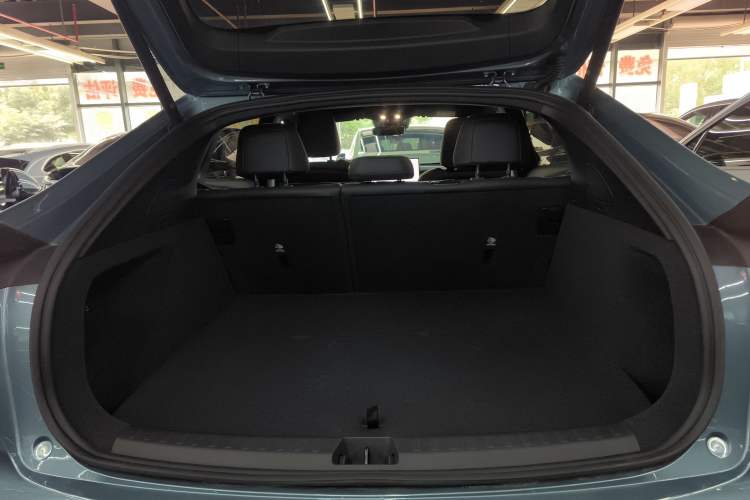 Used ONVO L60 2024 60 kWh All-Wheel Drive Trunk