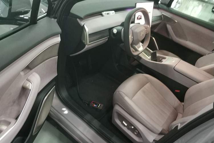 Used ONVO L60 2024 60 kWh Rear-Drive Version Interior 3
