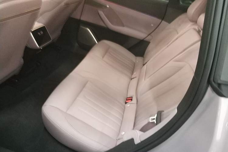 Used ONVO L60 2024 60 kWh Rear-Drive Version Interior 4