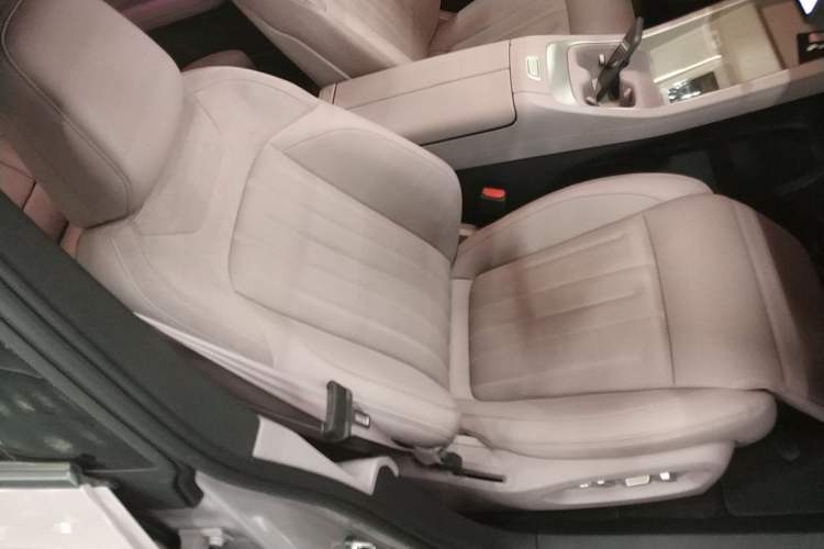 Used ONVO L60 2024 60 kWh Rear-Drive Version Right Front Seat
