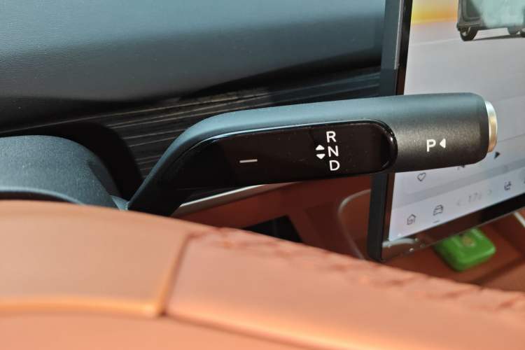 Used ONVO L60 2024 60 kWh Rear-Drive Version Gear Lever