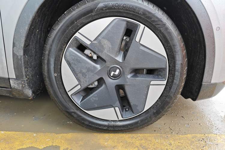 Used ONVO L60 2024 60 kWh Rear-Drive Version Right Front Wheel Hub