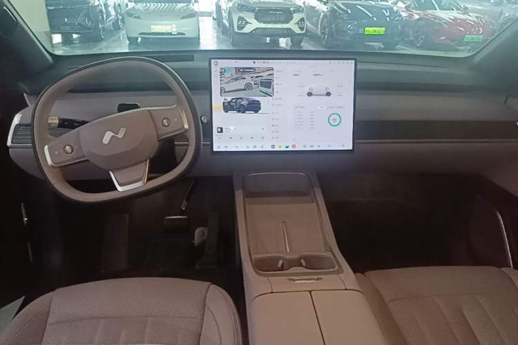 Used ONVO L60 2024 60 kWh Rear-Drive Version Center Console