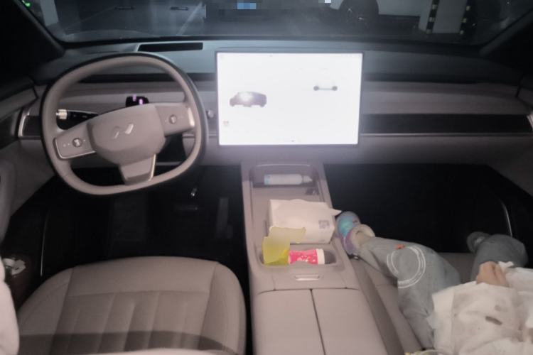 Used ONVO L60 2024 60 kWh Rear-Drive Version Center Console