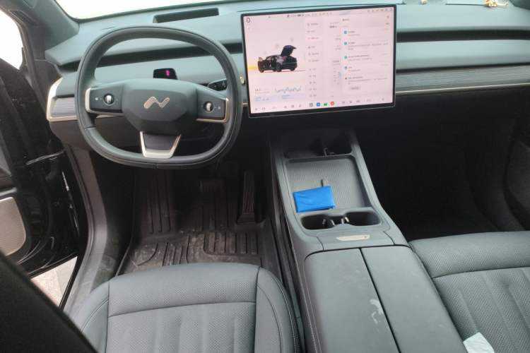 Used ONVO L60 2024 60 kWh Rear-Drive Version Center Console