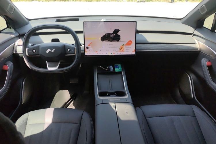 Used ONVO L60 2024 60 kWh Rear-Drive Version Center Console
