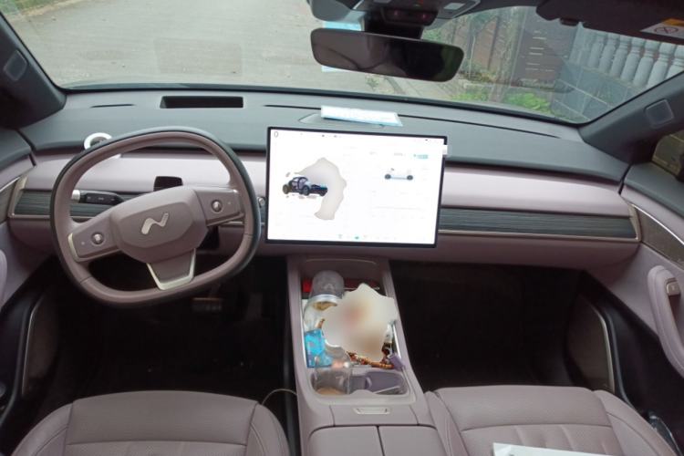 Used ONVO L60 2024 60 kWh Rear-Drive Version Center Console
