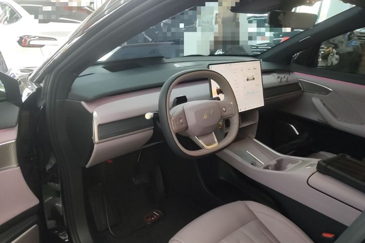 Used ONVO L60 2024 60 kWh All-Wheel Drive Center Console