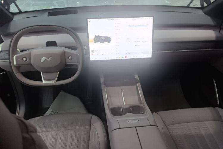 Used ONVO L60 2024 60 kWh Rear-Drive Version Center Console
