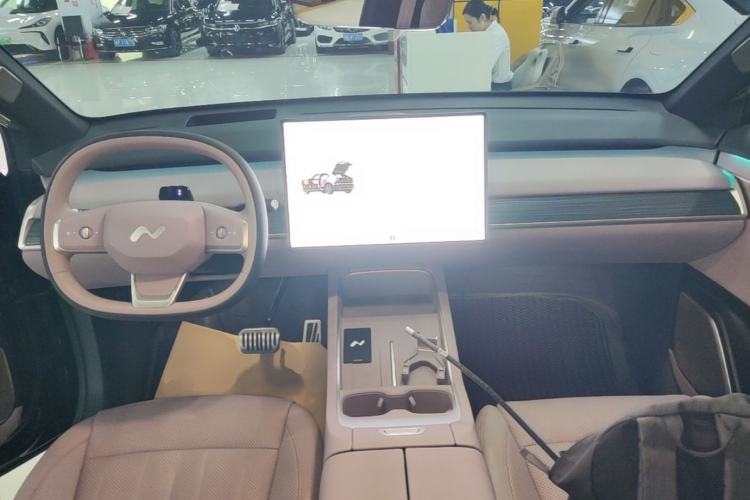 Used ONVO L60 2024 60 kWh Rear-Drive Version Center Console