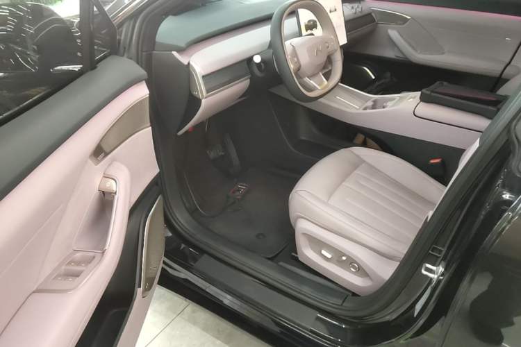Used ONVO L60 2024 60 kWh All-Wheel Drive Driver Seat
