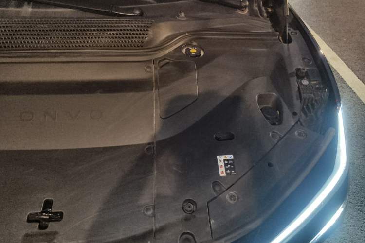 Used ONVO L60 2024 60 kWh All-Wheel Drive Engine Bay Left