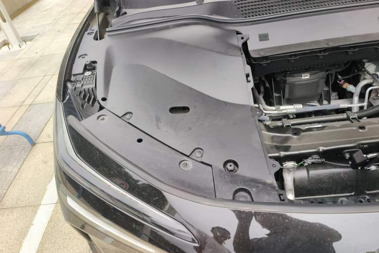 Used ONVO L60 2024 60 kWh All-Wheel Drive Engine Bay Right