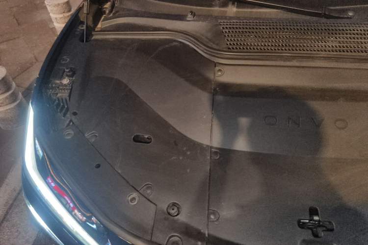 Used ONVO L60 2024 60 kWh All-Wheel Drive Engine Bay Right