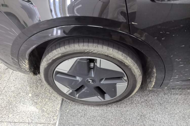 Used ONVO L60 2024 60 kWh Rear-Drive Version Exterior 5