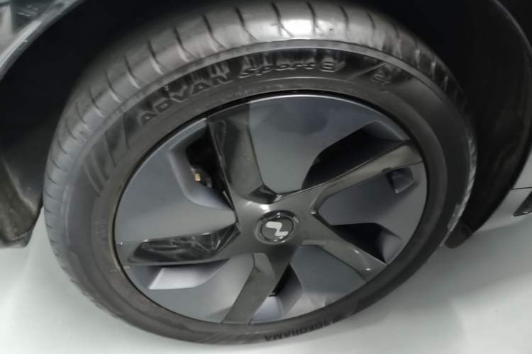 Used ONVO L60 2024 60 kWh All-Wheel Drive Exterior 5