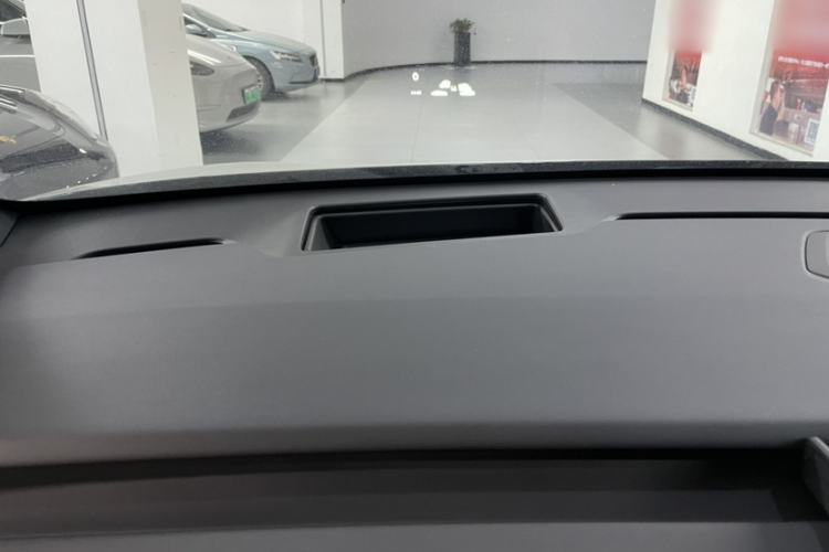 Used ONVO L60 2024 85 kWh All-Wheel Drive Exterior 8