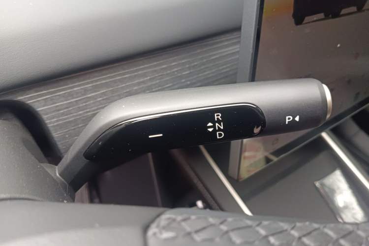 Used ONVO L60 2024 60 kWh All-Wheel Drive Gear Lever