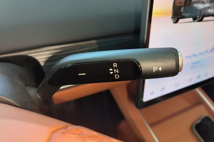 Used ONVO L60 2024 60 kWh All-Wheel Drive Gear Lever