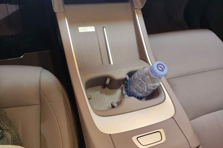 Used ONVO L60 2024 60 kWh Rear-Drive Version Gear Lever