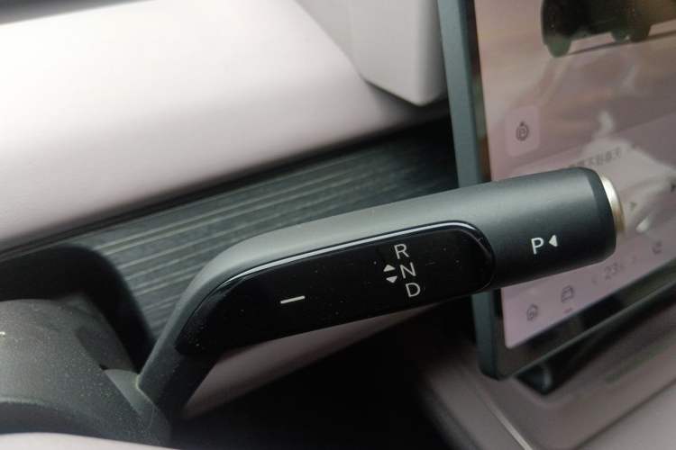 Used ONVO L60 2024 60 kWh All-Wheel Drive Gear Lever