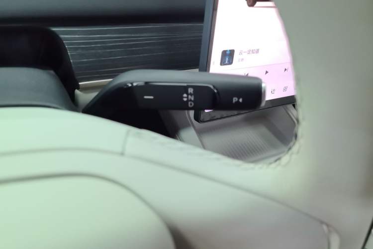 Used ONVO L60 2024 60 kWh Rear-Drive Version Gear Lever