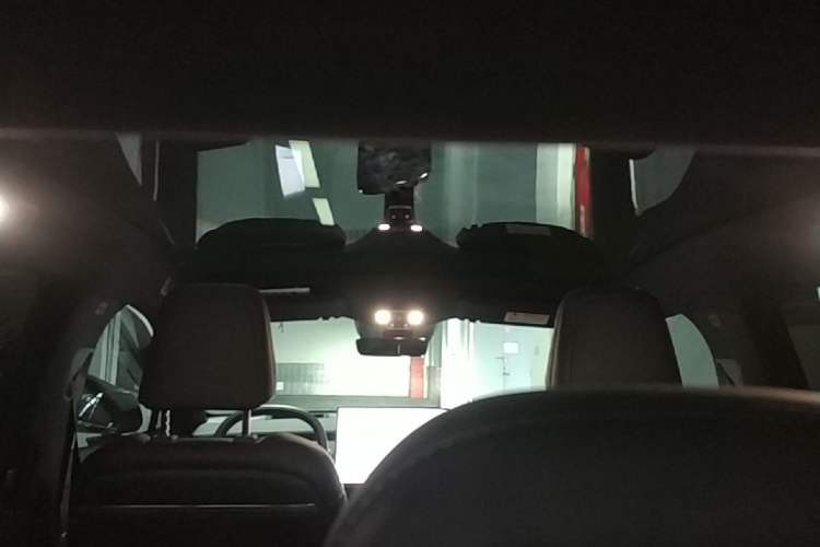 Used ONVO L60 2024 60 kWh Rear-Drive Version Headliner