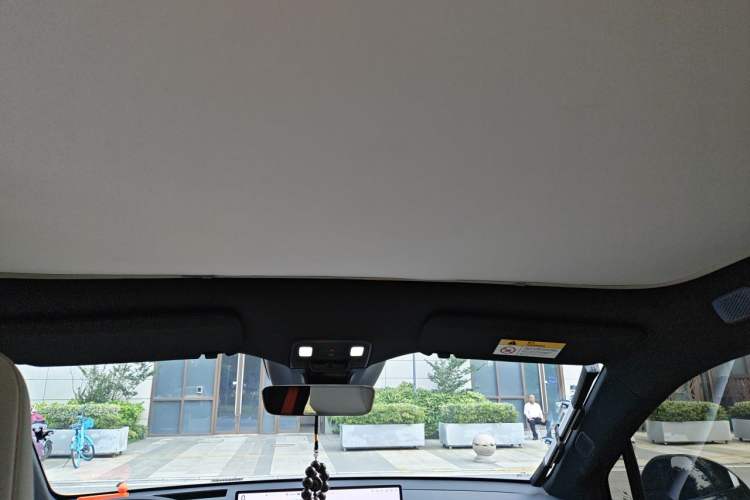 Used ONVO L60 2024 60 kWh Rear-Drive Version Headliner