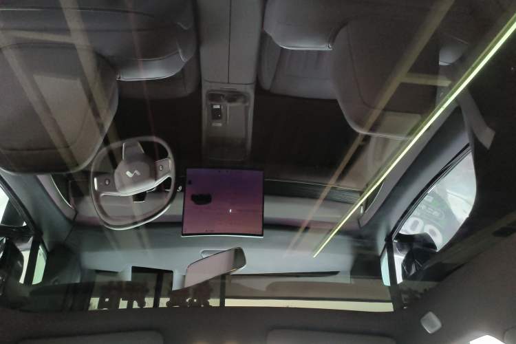 Used ONVO L60 2024 85 kWh Rear-Drive Version Headliner