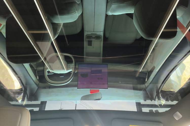 Used ONVO L60 2024 60 kWh All-Wheel Drive Headliner