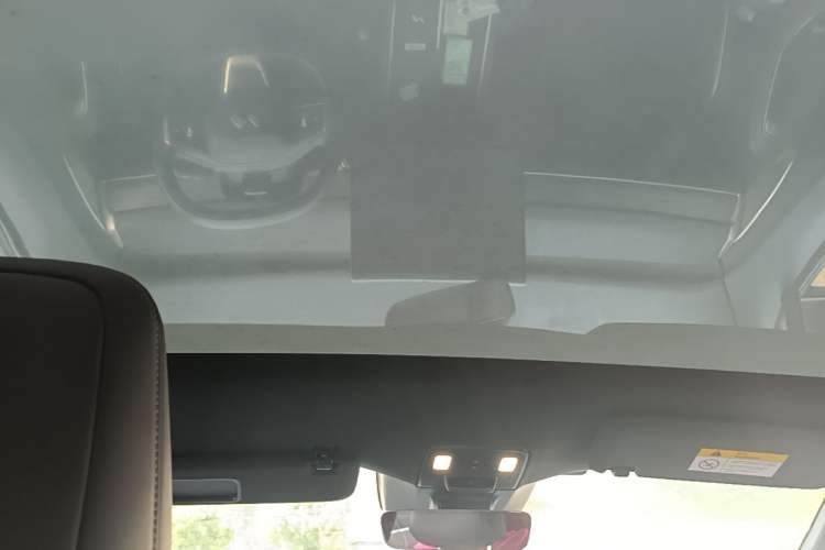 Used ONVO L60 2024 60 kWh Rear-Drive Version Headliner