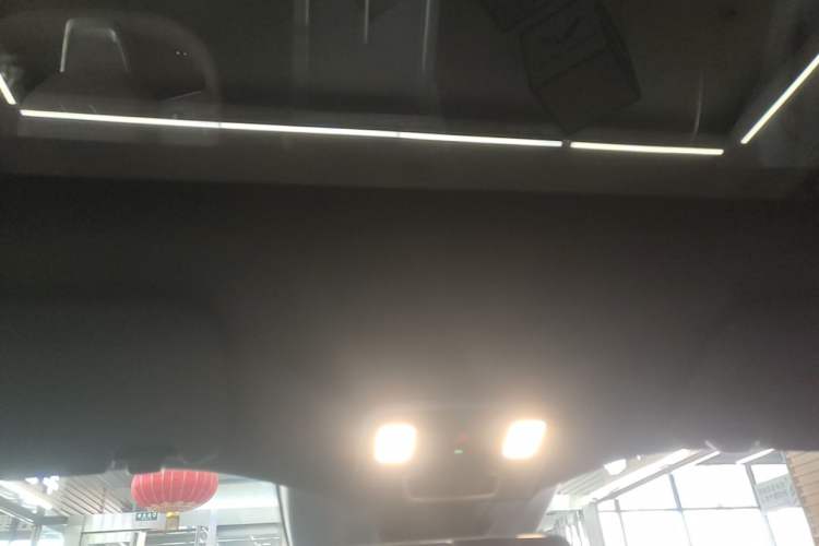 Used ONVO L60 2024 60 kWh All-Wheel Drive Headliner