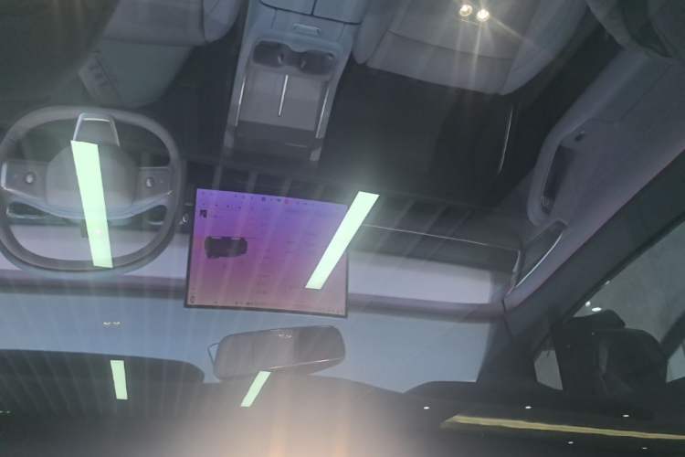 Used ONVO L60 2024 60 kWh Rear-Drive Version Headliner