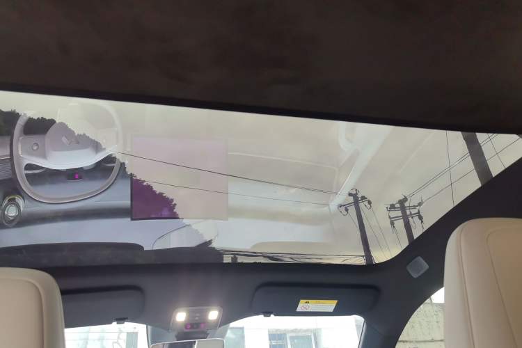 Used ONVO L60 2024 60 kWh Rear-Drive Version Headliner