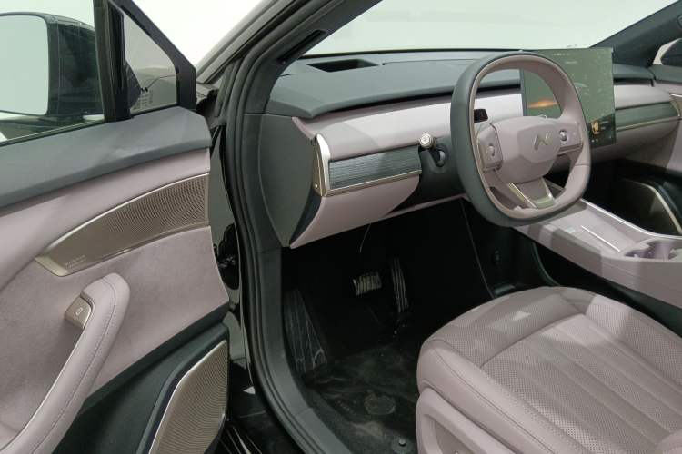 Used ONVO L60 2024 60 kWh Rear-Drive Version Interior 2