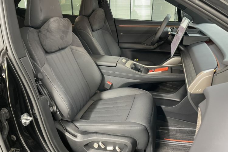 Used ONVO L60 2024 85 kWh All-Wheel Drive Interior 9