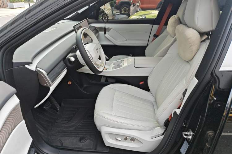 Used ONVO L60 2024 60 kWh Rear-Drive Version Left Front Seat