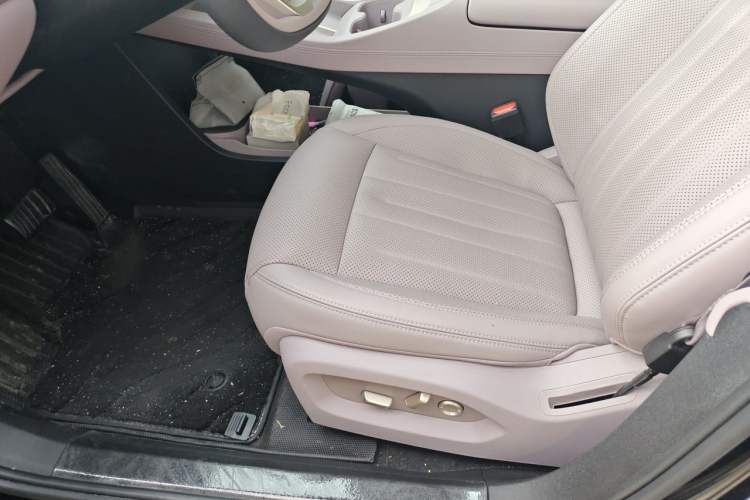 Used ONVO L60 2024 60 kWh Rear-Drive Version Left Front Seat