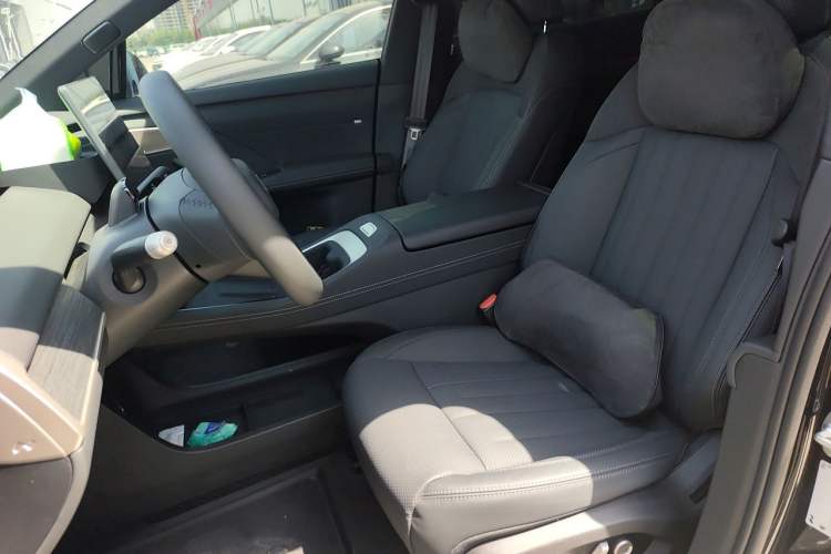 Used ONVO L60 2024 60 kWh Rear-Drive Version Left Front Seat