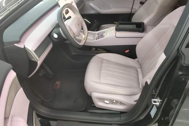 Used ONVO L60 2024 60 kWh All-Wheel Drive Left Front Seat