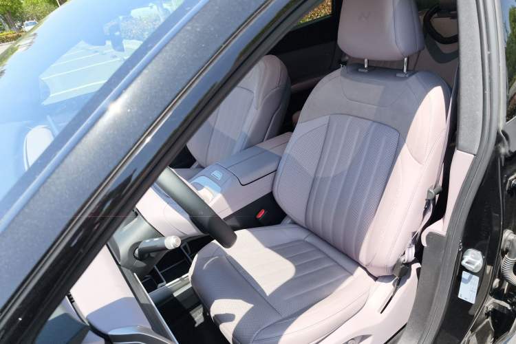 Used ONVO L60 2024 85 kWh Rear-Drive Version Left Front Seat