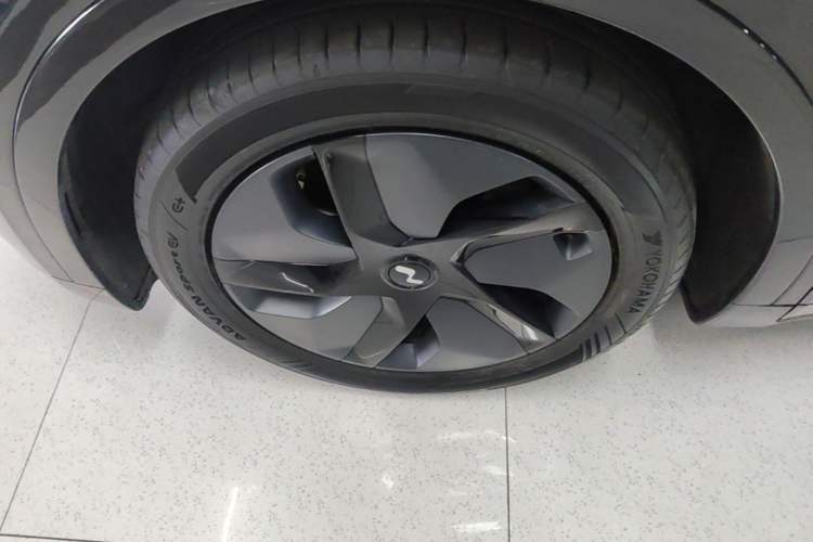 Used ONVO L60 2024 85 kWh Rear-Drive Version Left Front Wheel Hub