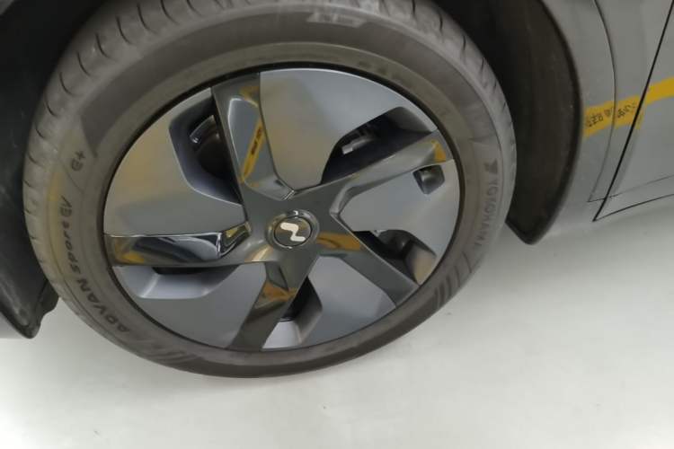 Used ONVO L60 2024 60 kWh All-Wheel Drive Left Front Wheel Hub