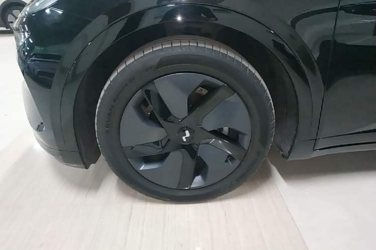 Used ONVO L60 2024 60 kWh Rear-Drive Version Left Front Wheel Hub