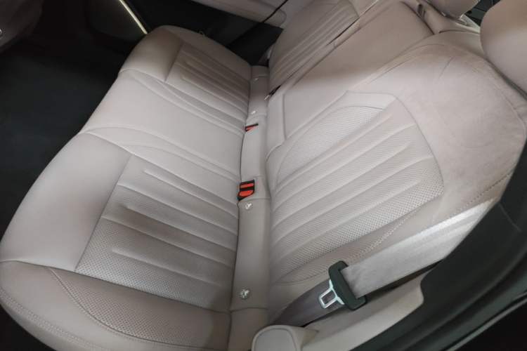 Used ONVO L60 2024 60 kWh All-Wheel Drive Left Rear Seat