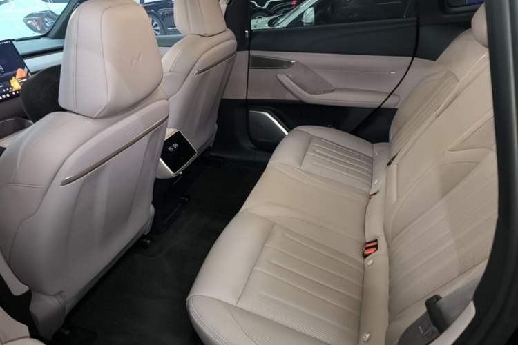 Used ONVO L60 2024 60 kWh Rear-Drive Version Left Rear Seat