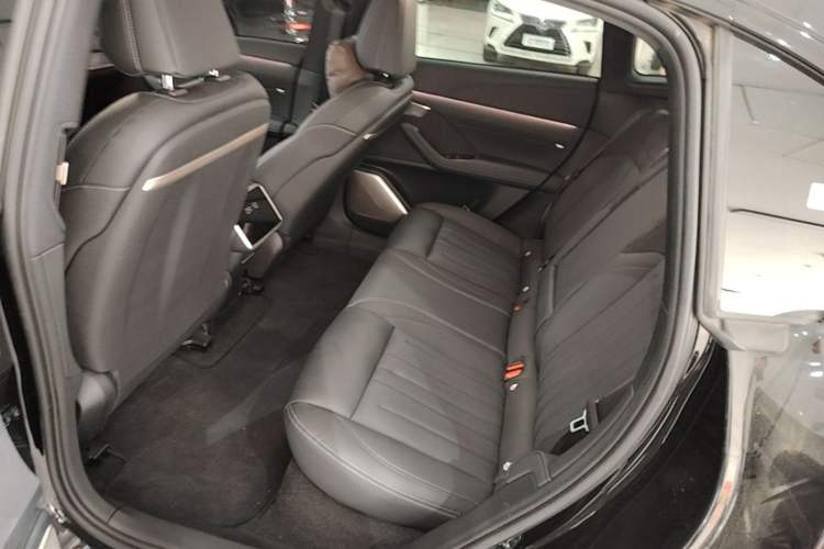Used ONVO L60 2024 60 kWh Rear-Drive Version Left Rear Seat