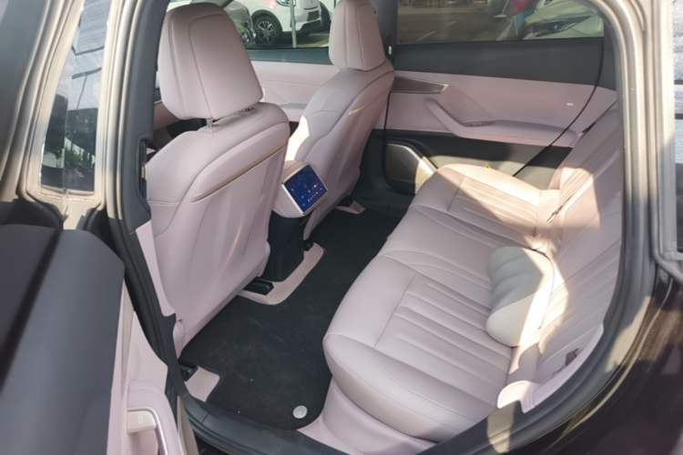 Used ONVO L60 2024 60 kWh Rear-Drive Version Left Rear Seat