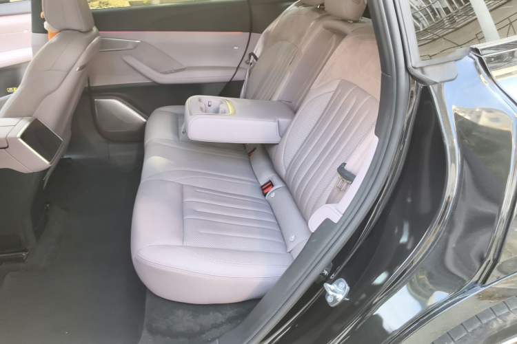 Used ONVO L60 2024 60 kWh Rear-Drive Version Left Rear Seat