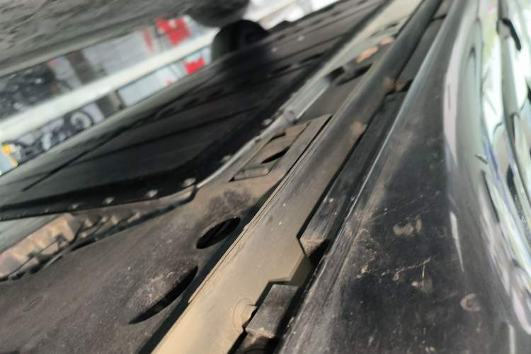 Used ONVO L60 2024 85 kWh Rear-Drive Version Left Side Sill
